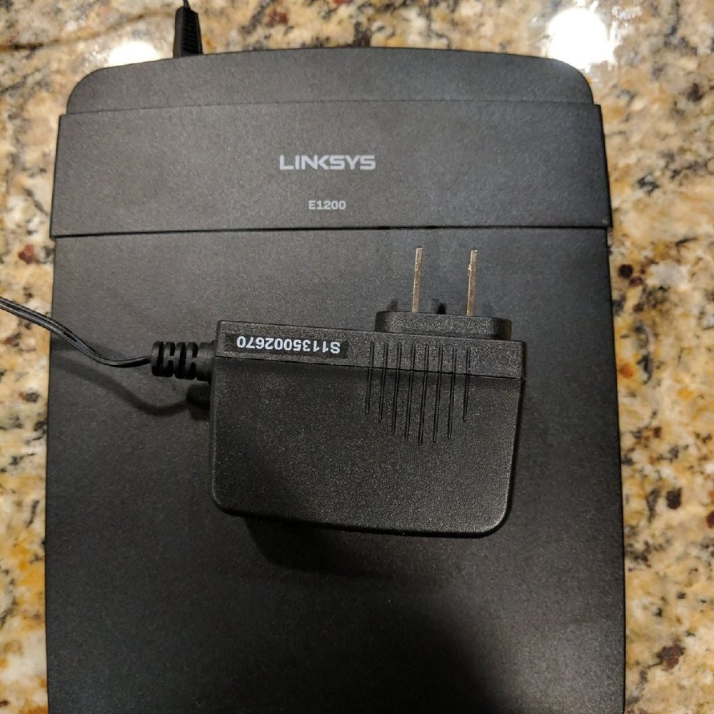 Linksys Router E1200 - Picture 2 of 5